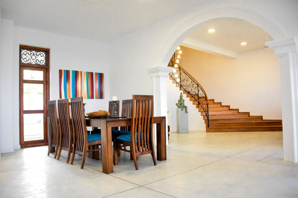 Villa-Olu-Indoor-Dining-Stairs